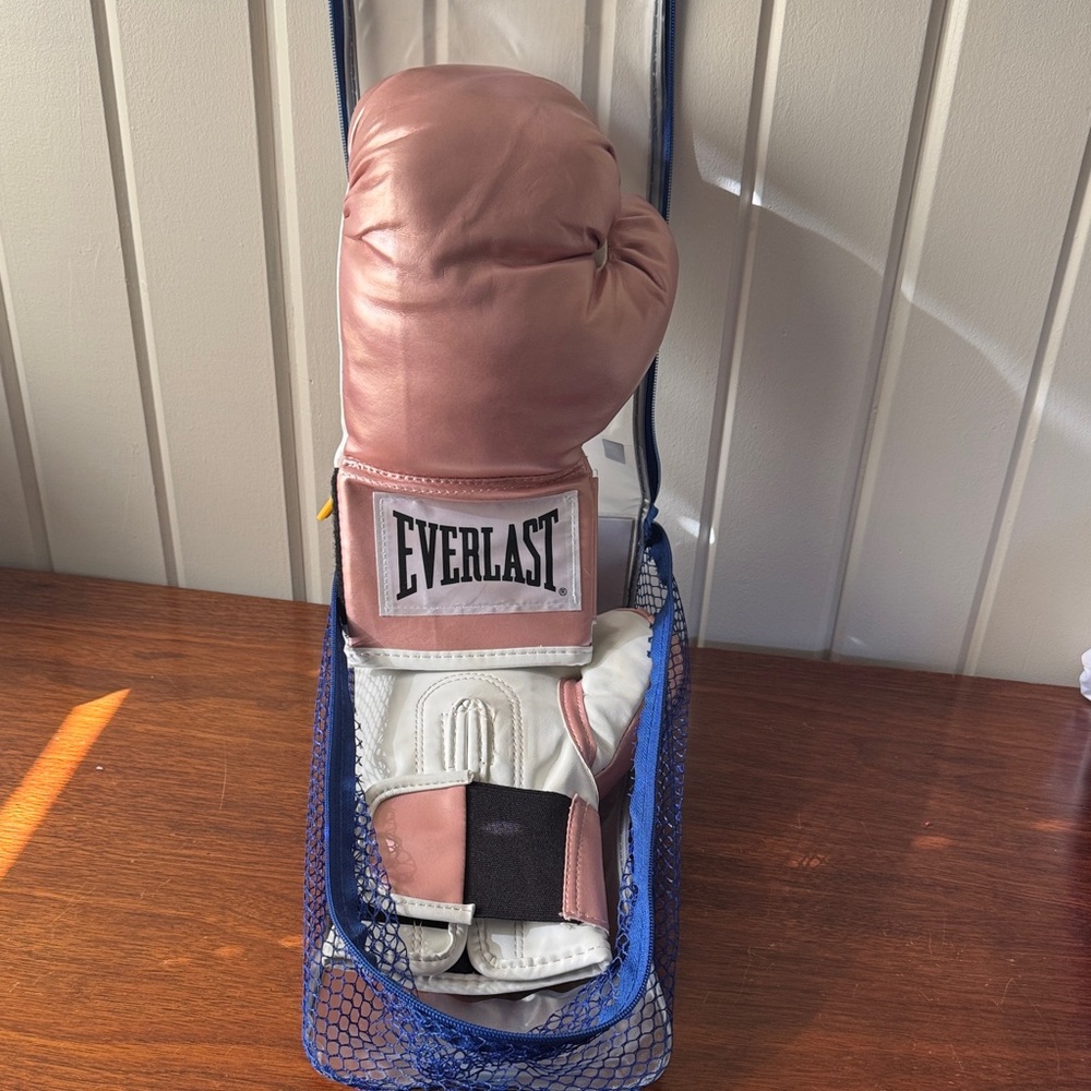 Everlast Blush and White Training Gloves